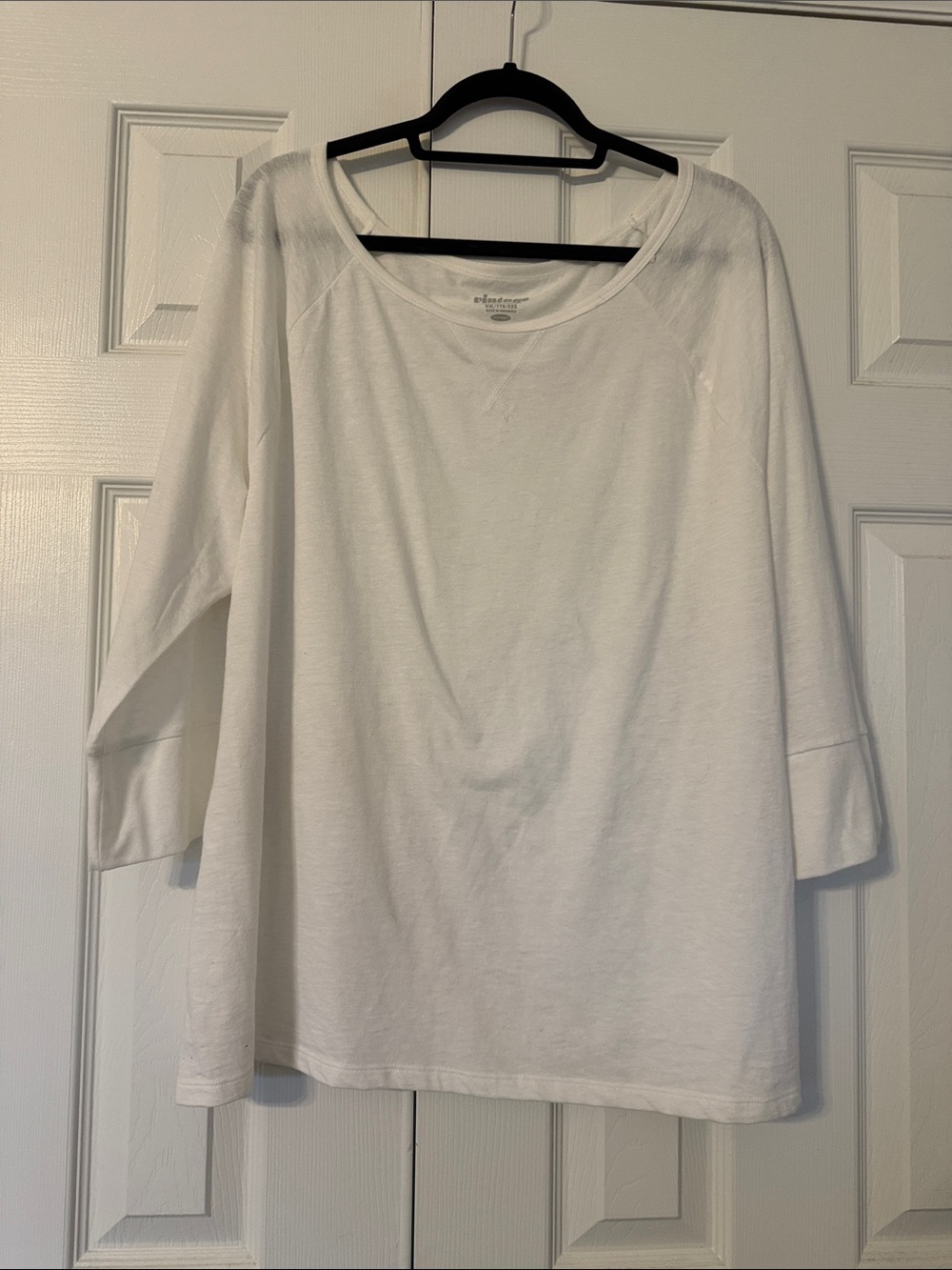 Old Navy White Long-Sleeve Scoop Neck Tee